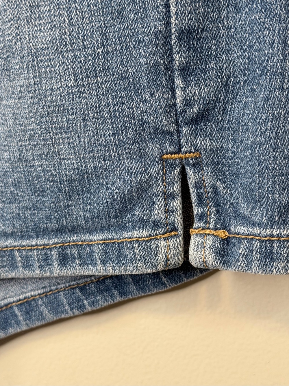 Levi's | Y2K Mid-High Rise Med Blue Wash Quality Denim Stretch Jean Shorts - Picture 5 of 13